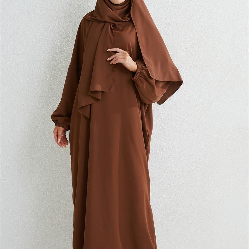 Abaya Nude Élégante avec Hijab Intégré – Minimalisme Chic & Modest Fashion