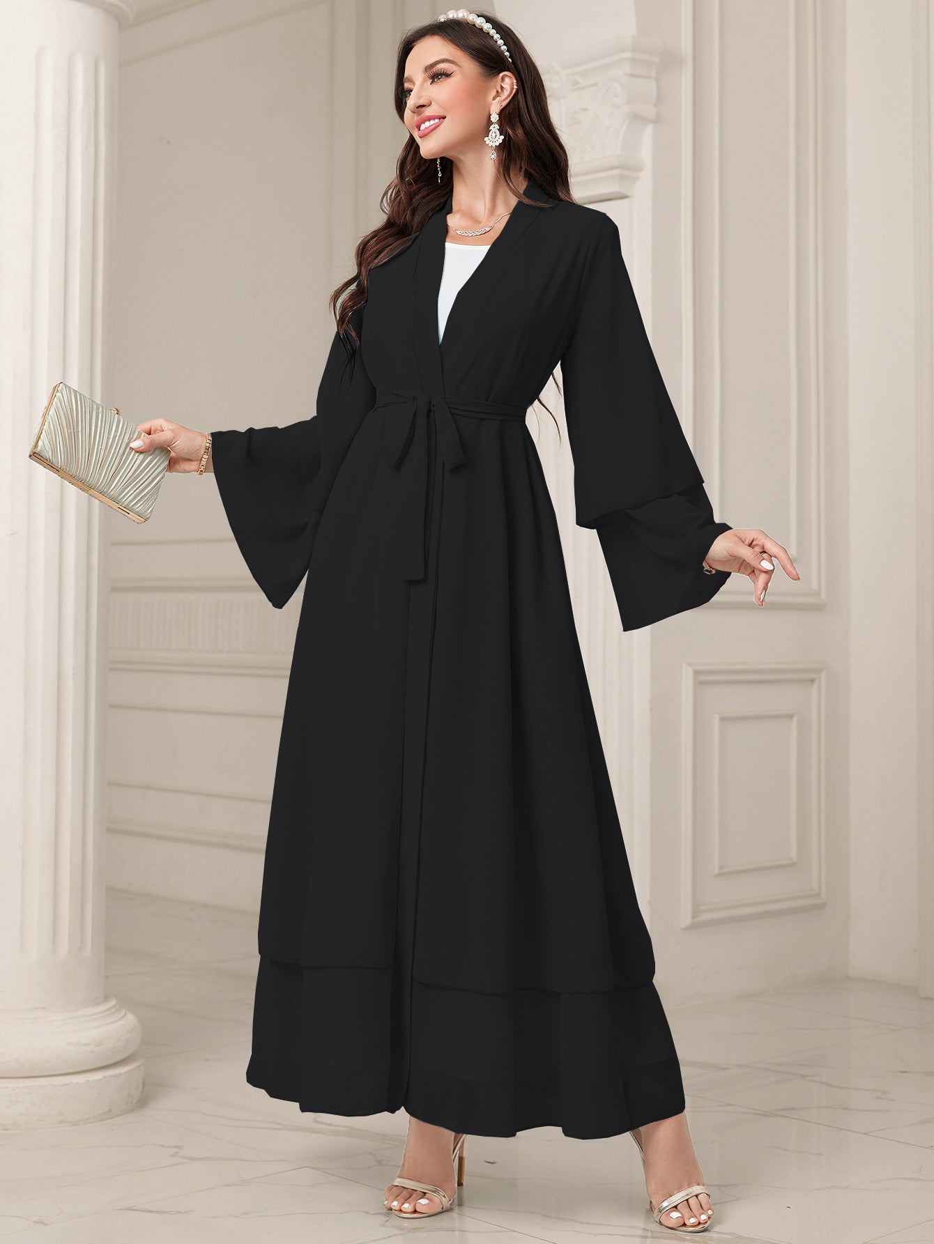 Abaya Moderne Fluide avec Ceinture – Élégance Minimaliste