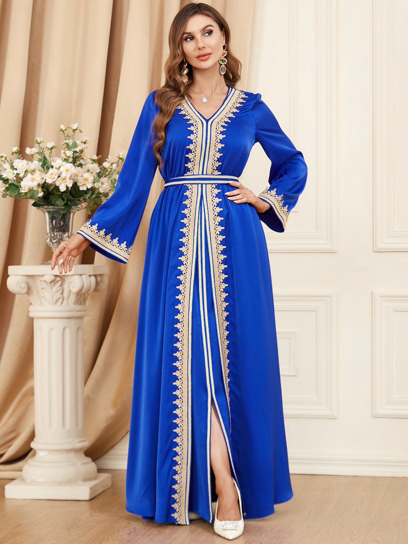Robe Caftan Orientale Élégante – Broderies Dorées