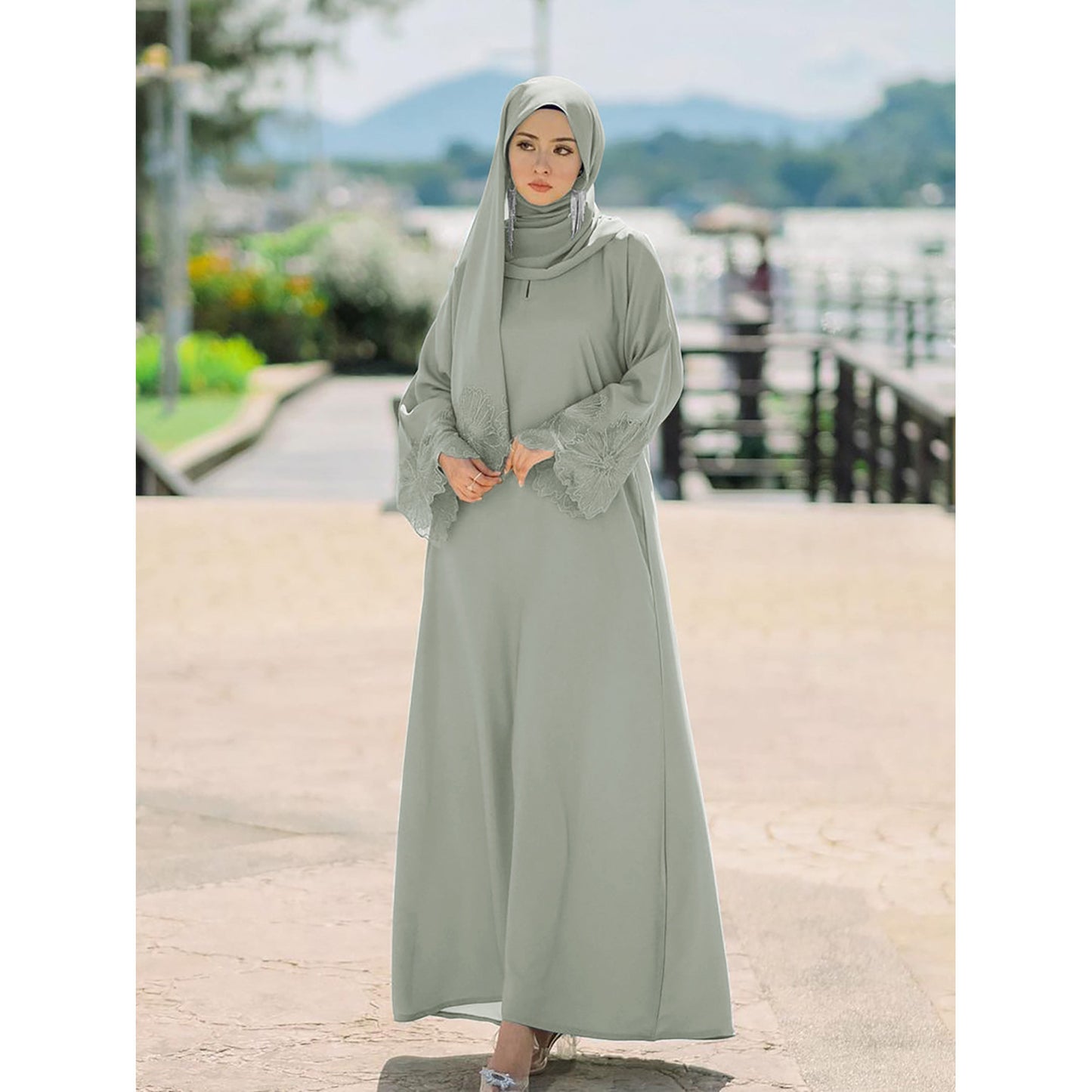 Abaya Élégante Brodée – Manches Florales & Coupe Modeste Chic