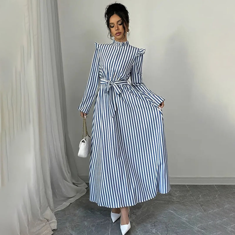 Robe maxi chic imprimée fleurs noires – Manches longues, col montant, look élégant & fluide
