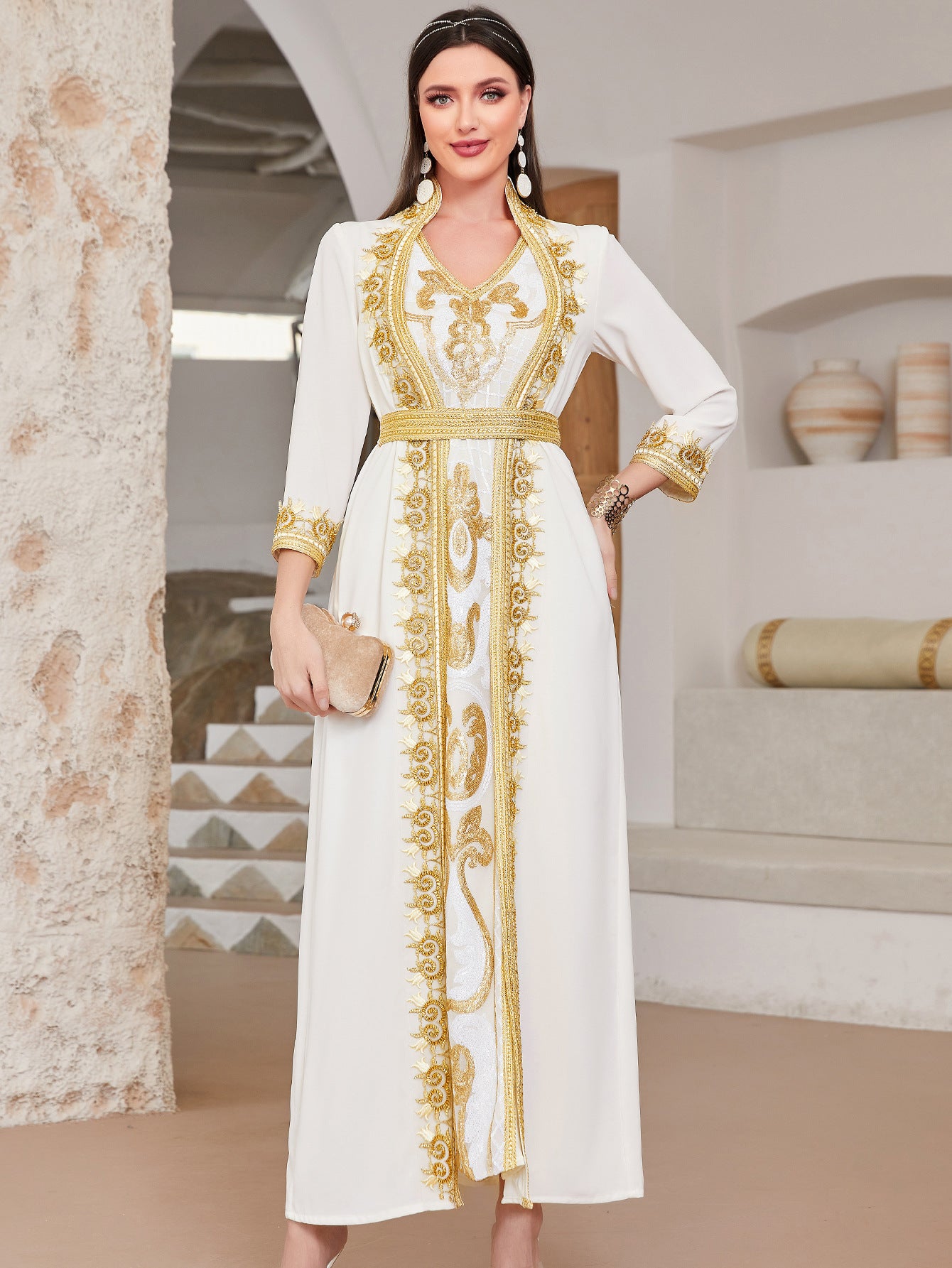 Caftan Royal Blanc & Doré – Élégance Majestueuse