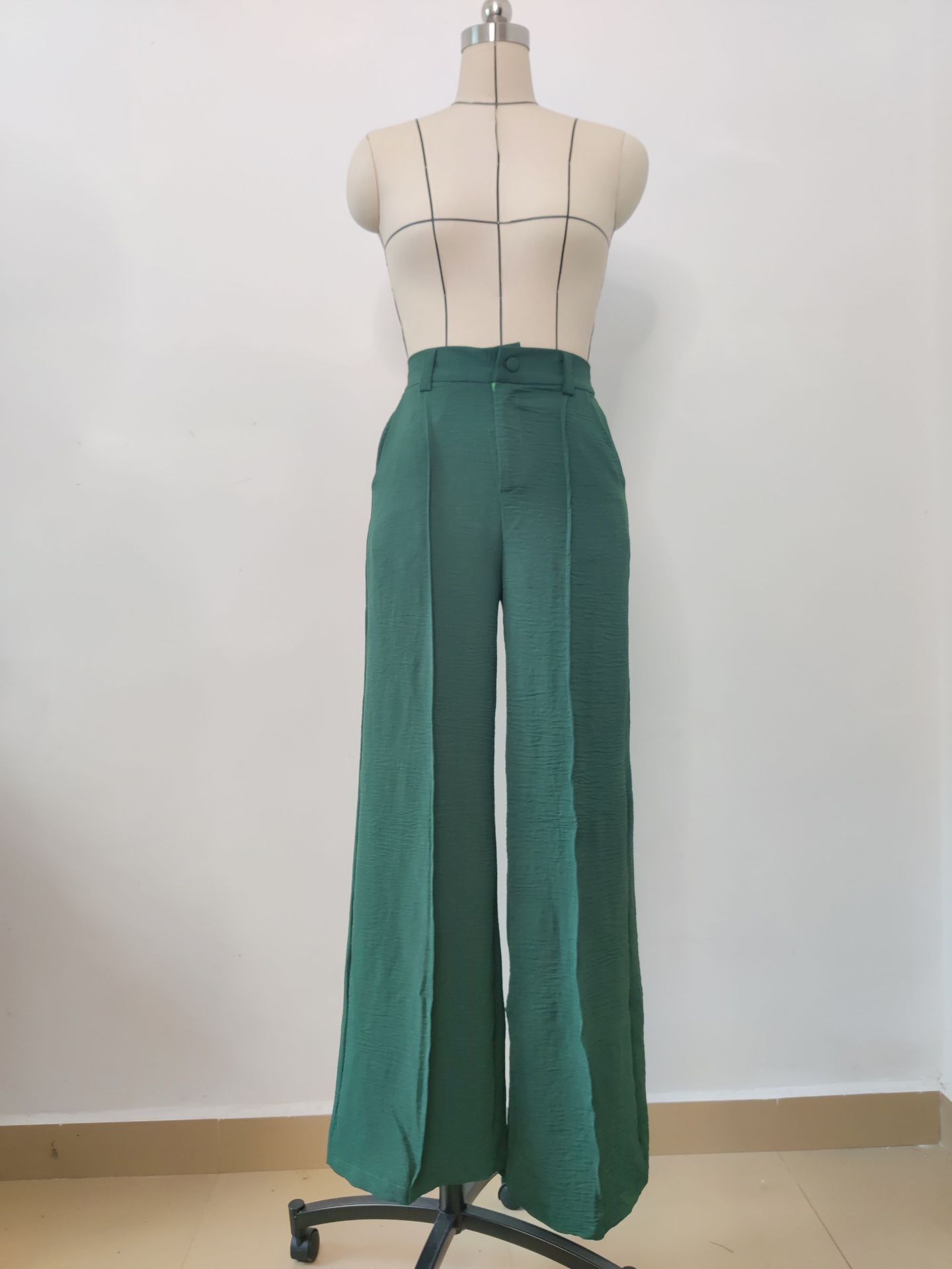 Pantalon Ample Plissé Femme – Élégance et Confort au Quotidien