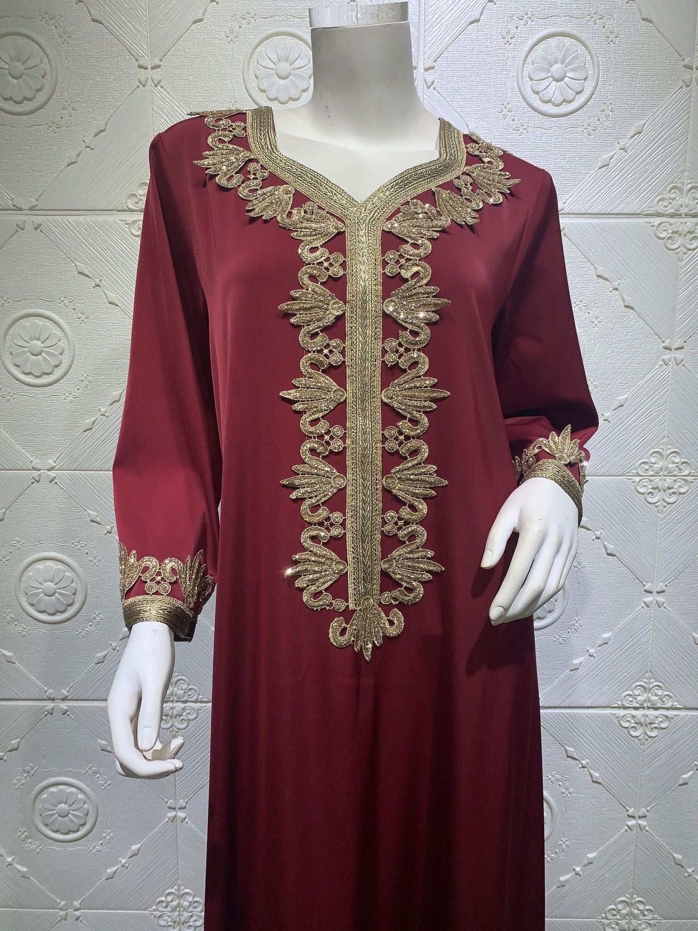 Caftan Bordeaux Classique – Broderie Dorée Manuelle