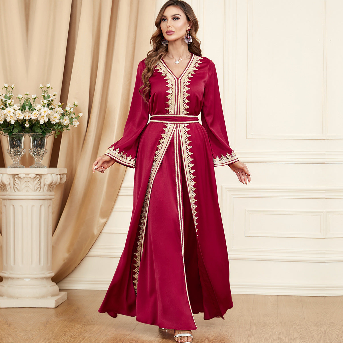 Robe Caftan Orientale Élégante – Broderies Dorées