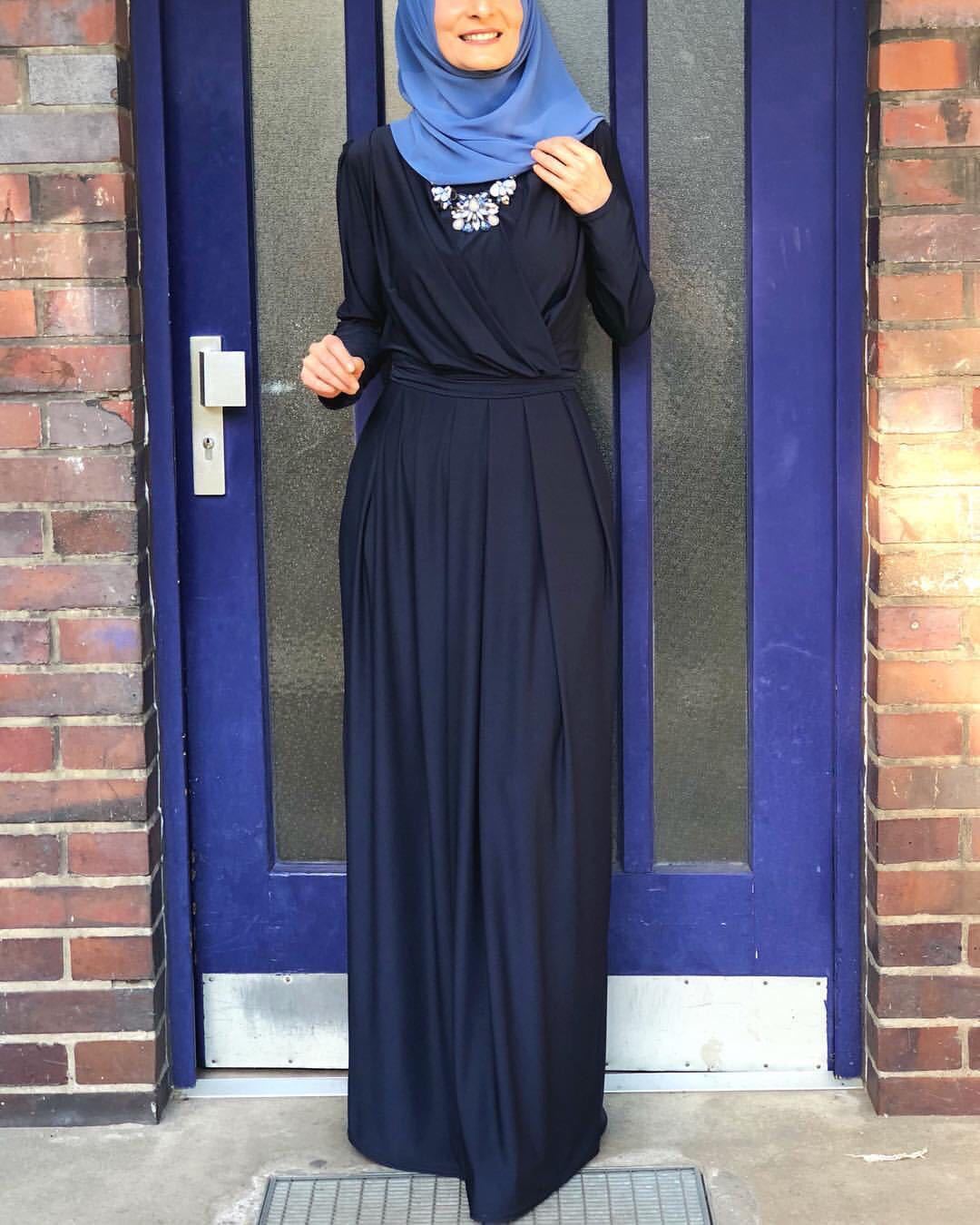 Robe Longue Unie Élégante – Modest Fashion & Chic