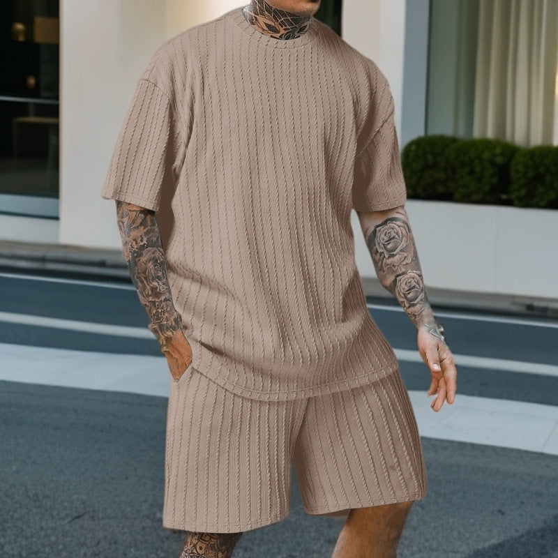 Ensemble Homme Décontracté Été - T-shirt Col Rond & Short Motif Rayé | Look Sport & Tendance 2025
