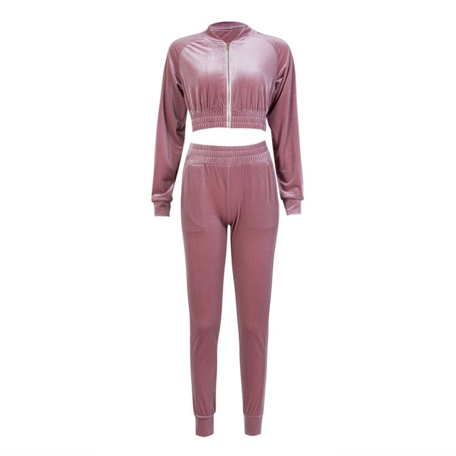 Style & confort réunis dans un seul look. Cet ensemble tendance en velours diamant est parfait pour un outfit cosy mais affirmé.