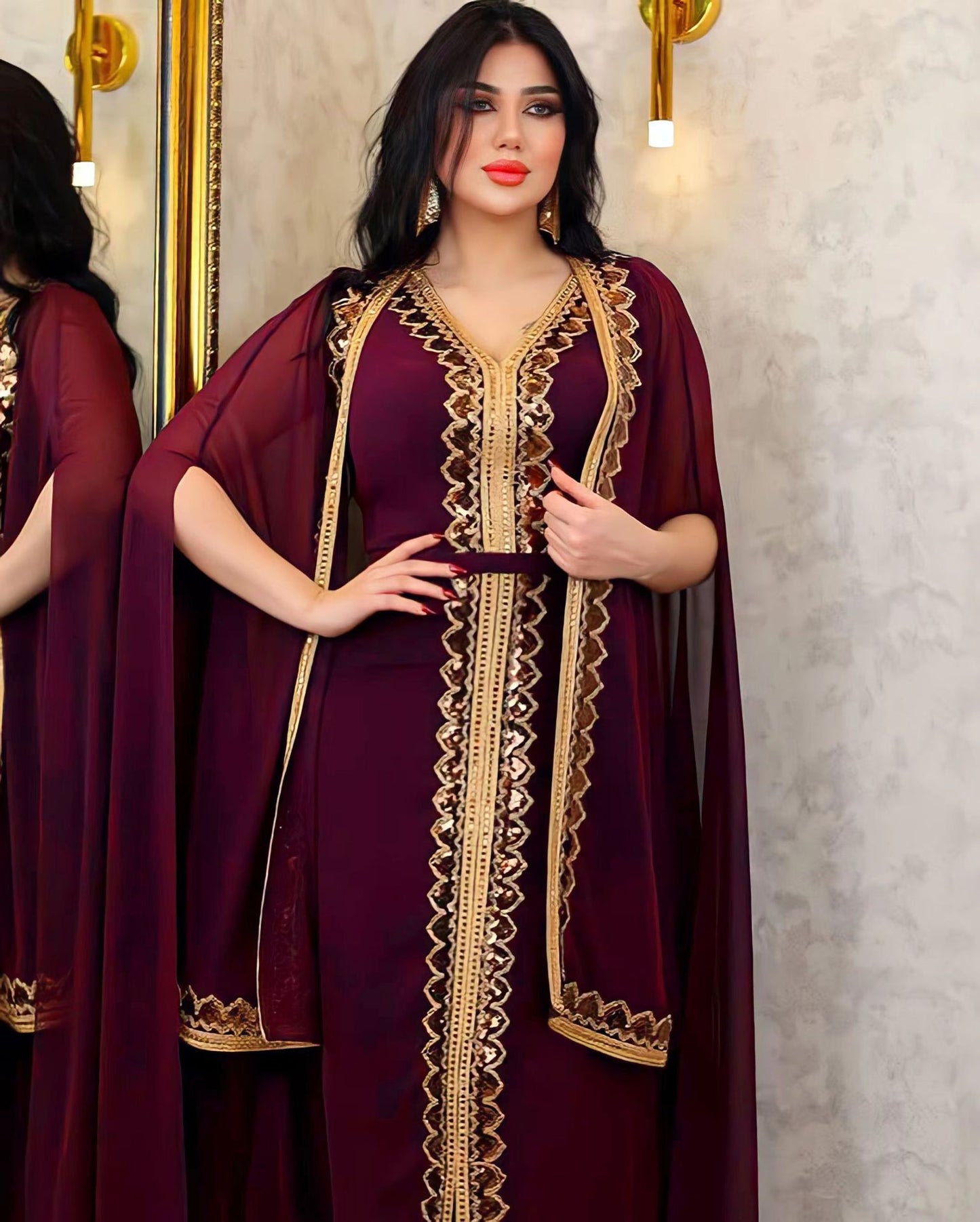 Robe Orientale de Cérémonie avec Cape Pailletée – Élégance et Raffinement ✨