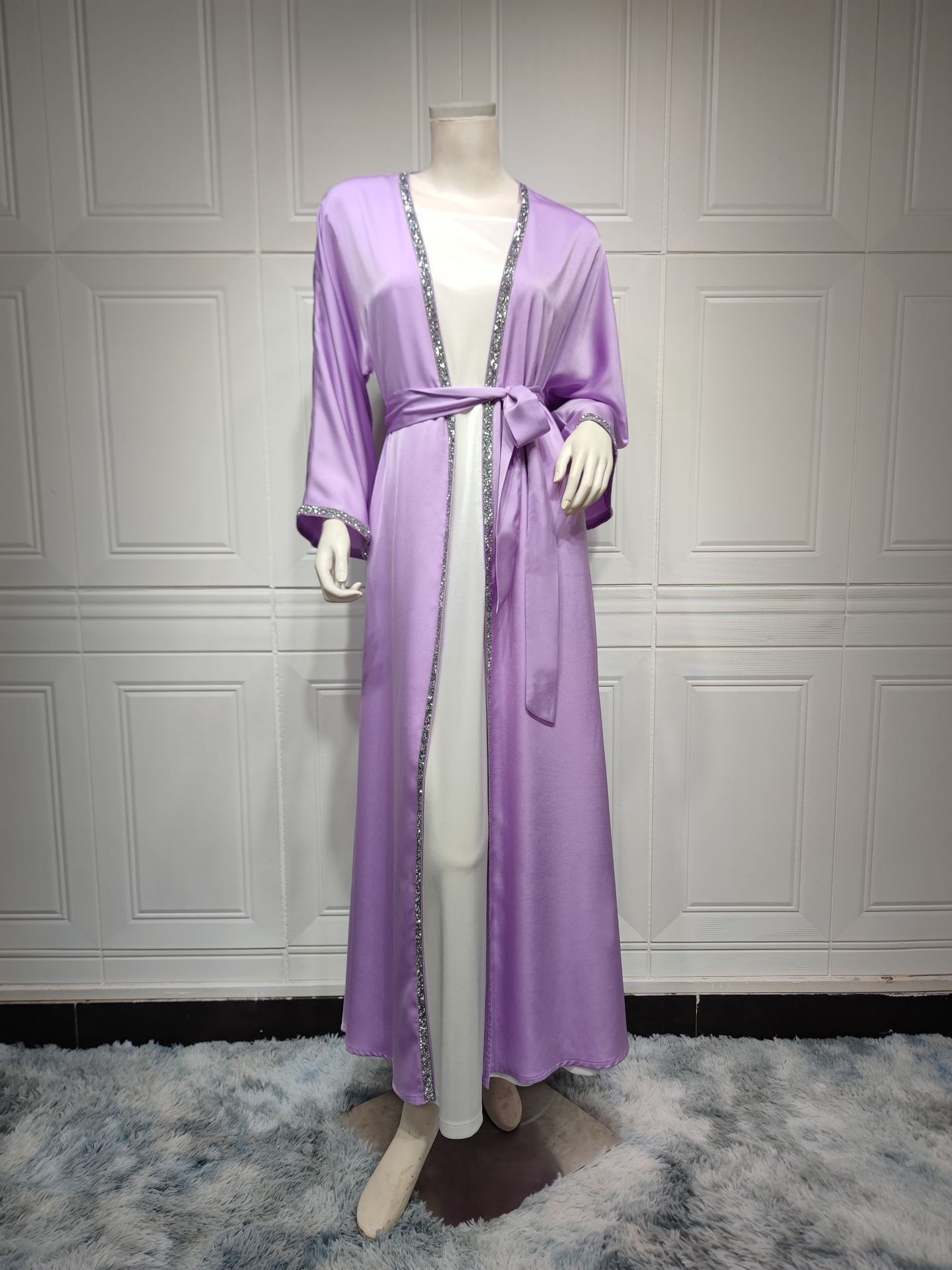 Robe Longue Élégante en Satin avec Ceinture