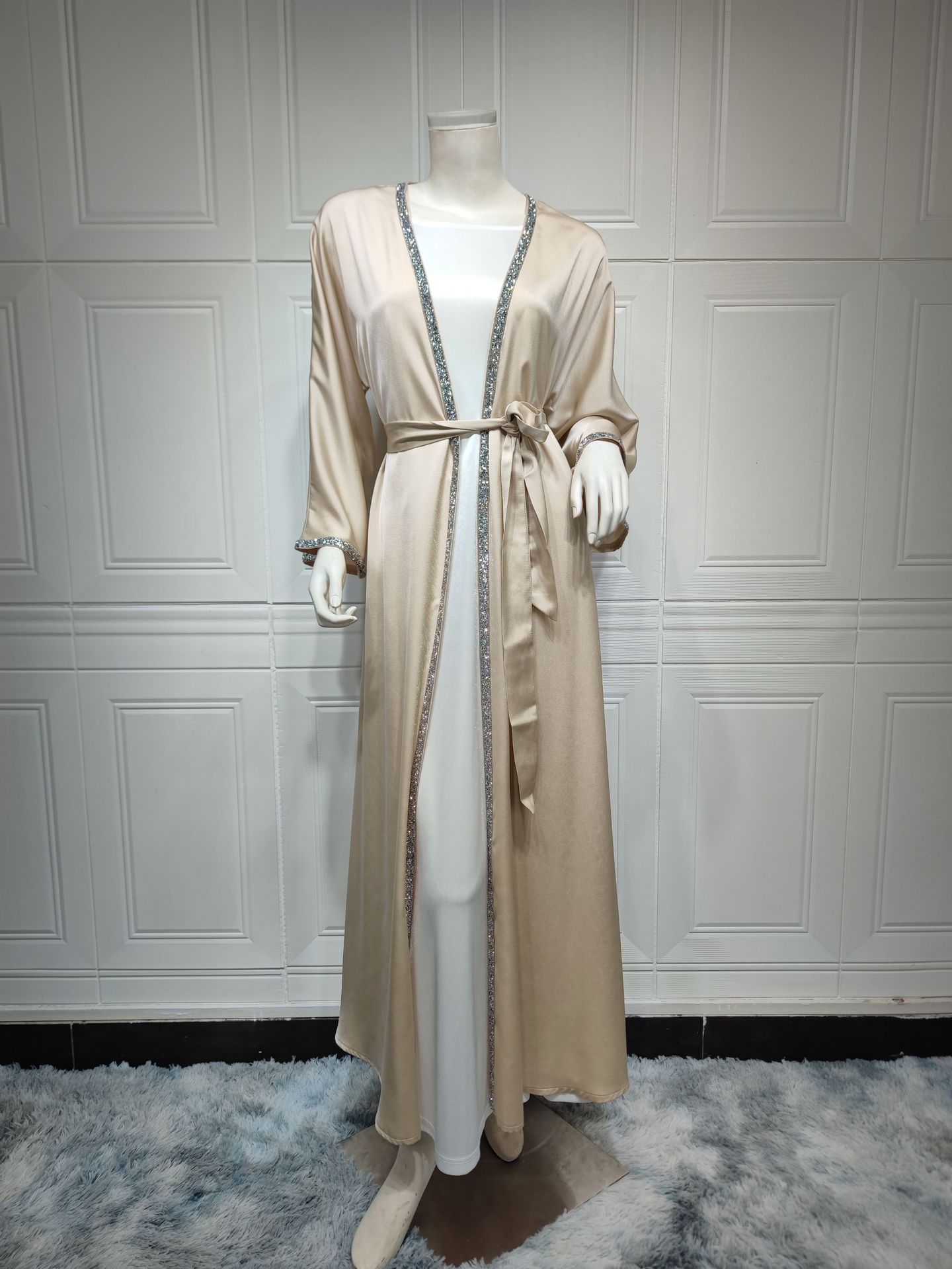 Robe Longue Élégante en Satin avec Ceinture