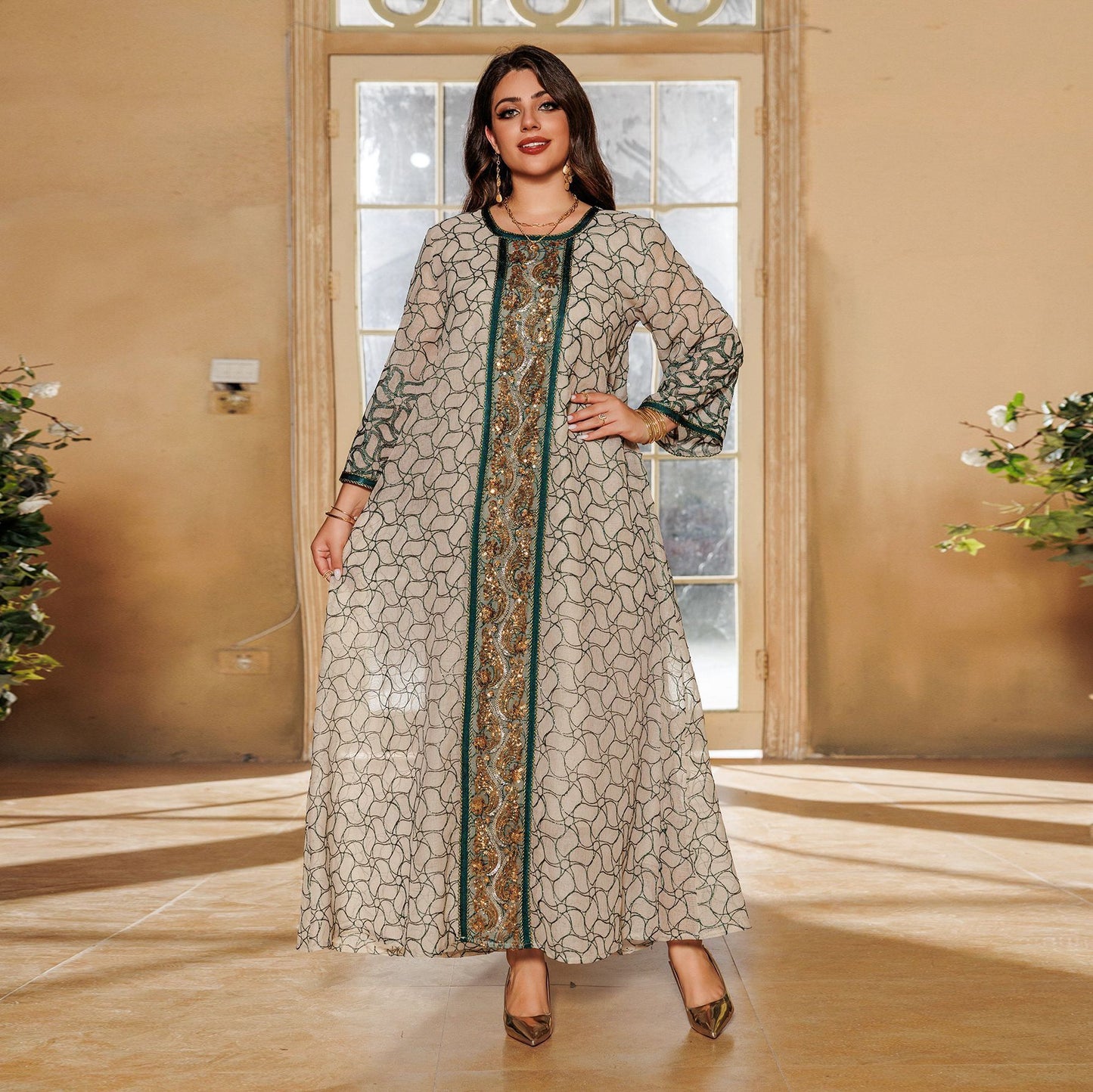 Robe Traditionnelle Brodée – Motif Filet avec Bande Contrastante
