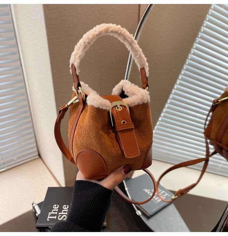 Mini Sac à Main Hiver Femme – Style Bucket avec Doublure Chaude & Anse Mouton – Chic & Tendance