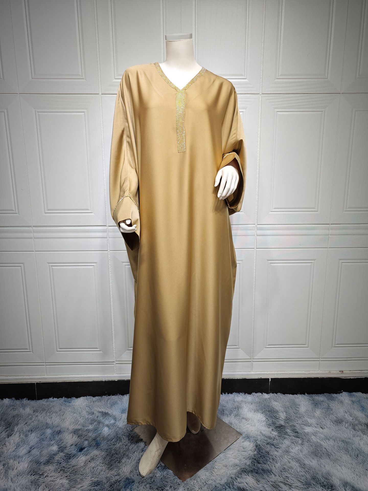 Robe Caftan Chic – Élégance et Raffinement