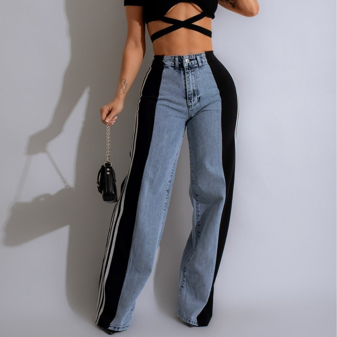 Pantalon Denim Taille Haute avec Bandes Contrastées – Look Streetwear Femme