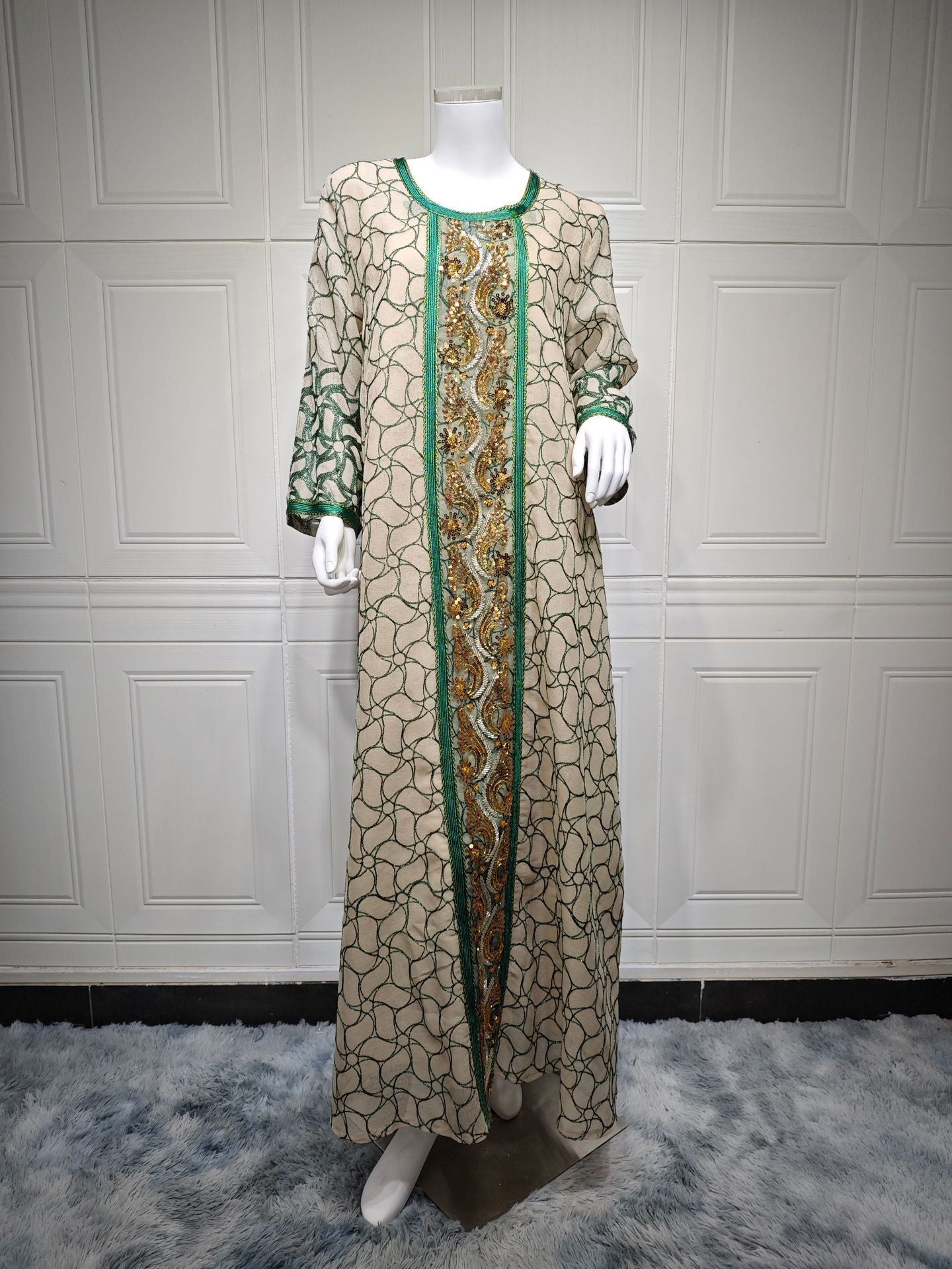 Robe Traditionnelle Brodée – Motif Filet avec Bande Contrastante
