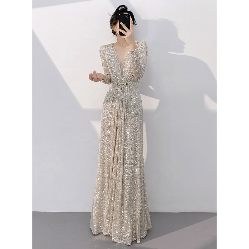Robe de Soirée Longue Argentée – Sequins de Luxe