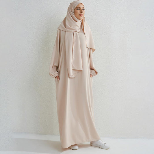 Abaya Nude Élégante avec Hijab Intégré – Minimalisme Chic & Modest Fashion