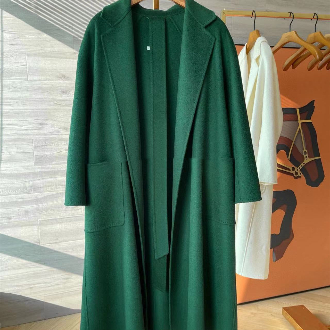 Manteau en Cachemire Ondulé Double Face – Élégance et Luxe