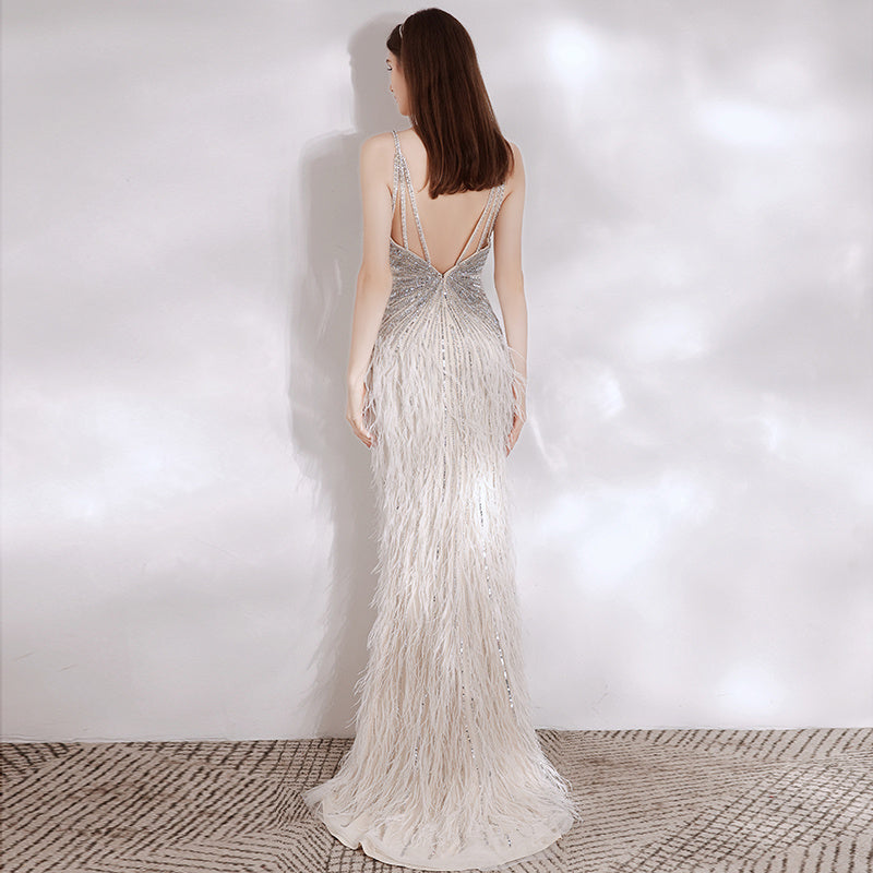 Robe de Soirée Plumes et Strass – Élégance et Luxe