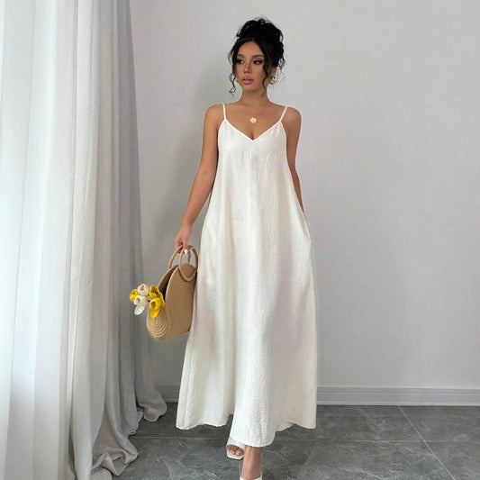 Robe longue blanche à bretelles – Ceinture fine tressée | Élégance d’été & minimalisme chic