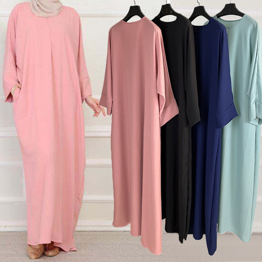 Abaya fluide minimaliste – Tendance Modest Fashion 2025