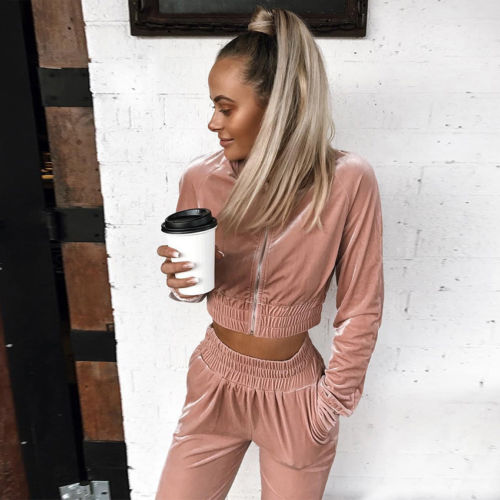Style & confort réunis dans un seul look. Cet ensemble tendance en velours diamant est parfait pour un outfit cosy mais affirmé.