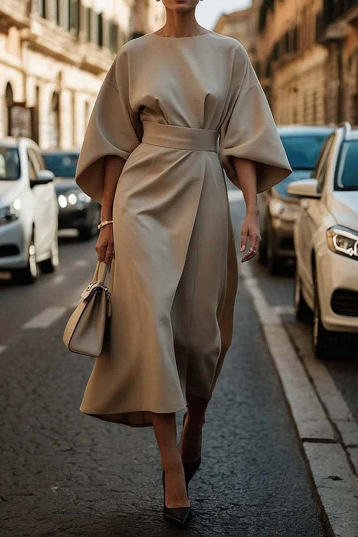 Robe Midi Élégante à Manches Chauve-Souris – Style Chic Urbain