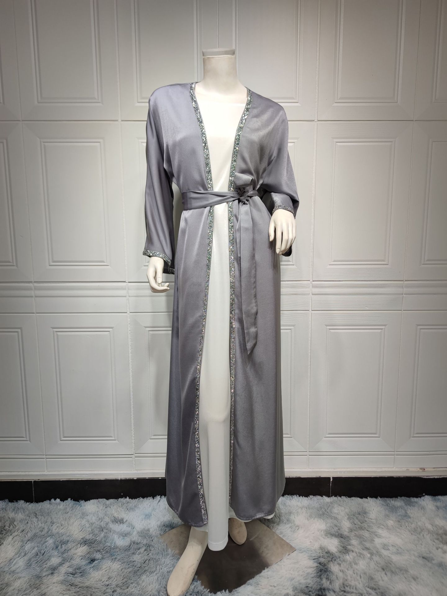 Robe Longue Élégante en Satin avec Ceinture