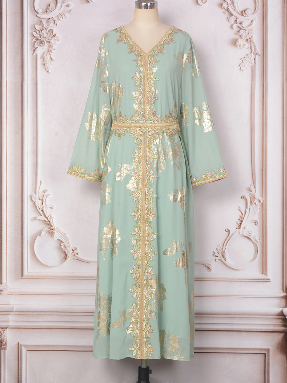 Caftan Blanc Brodé Doré – Élégance Orientale Luxe