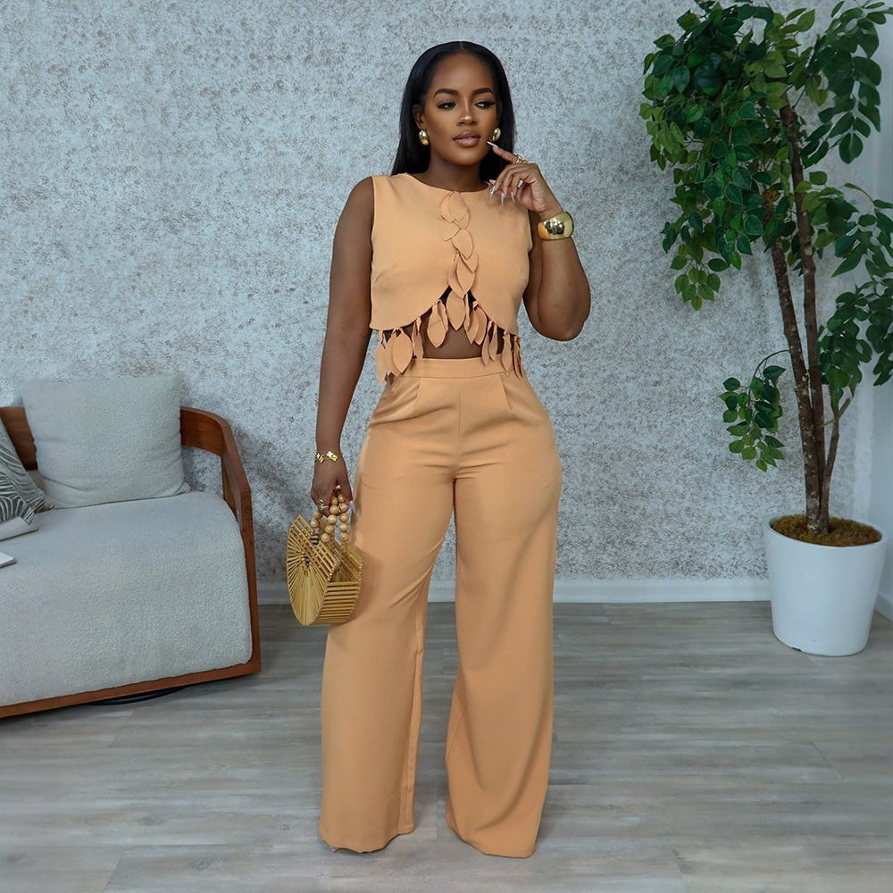 Ensemble Femme Chic “Feuilles” – Crop Top Découpé & Pantalon Large Beige
