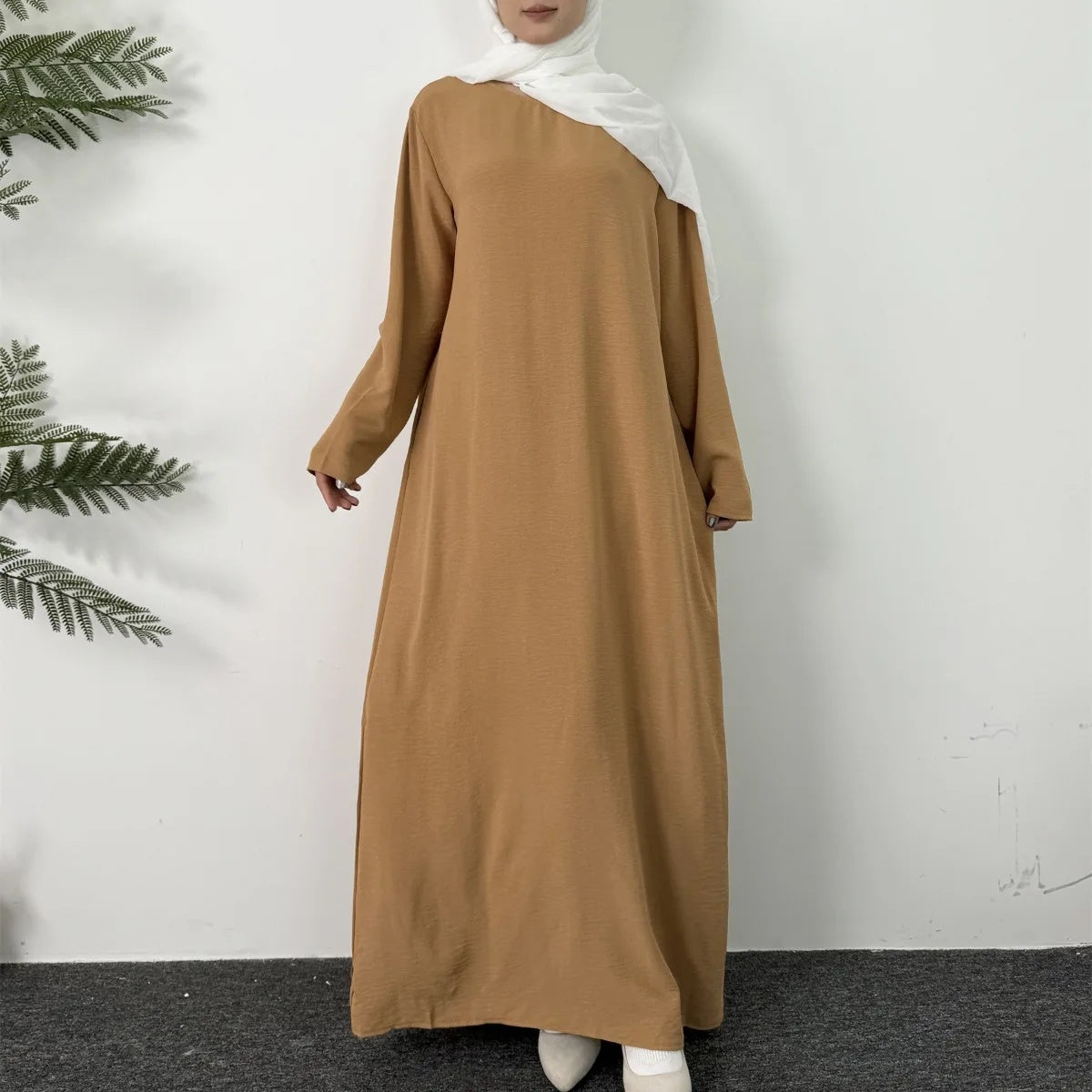 Abaya Kaki Élégance – Style Poudré, Attitude Assurée