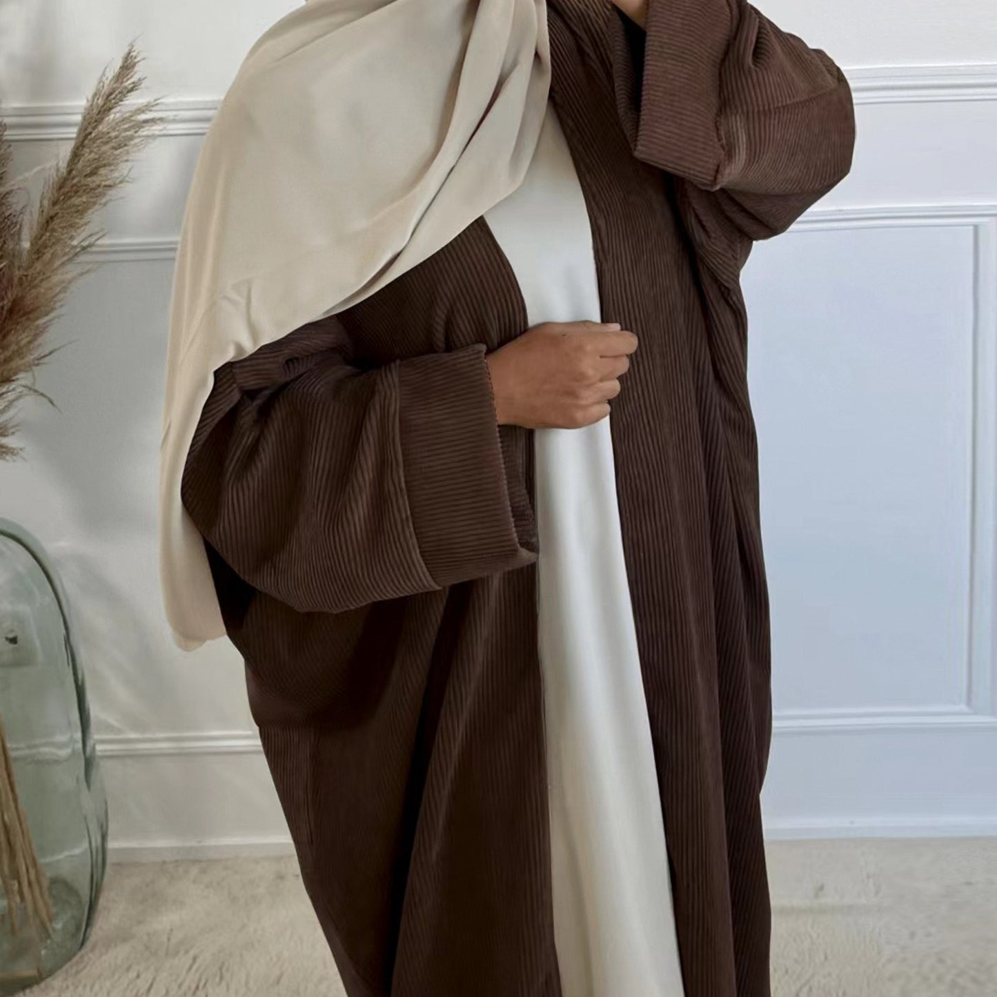 Manteau "Velours Élégance" – Coupe Longue, Tissu Côtelé Luxe