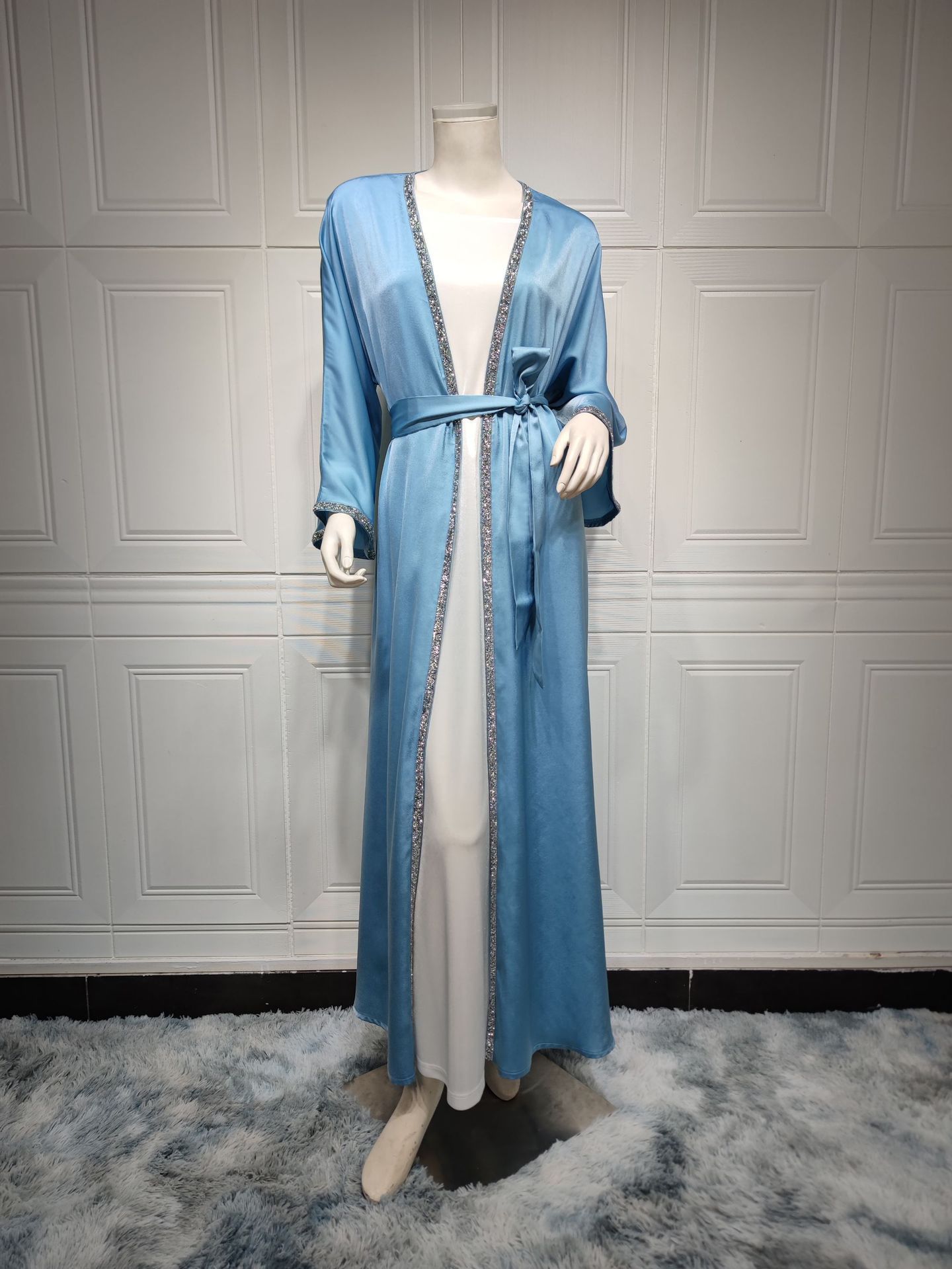 Robe Longue Élégante en Satin avec Ceinture