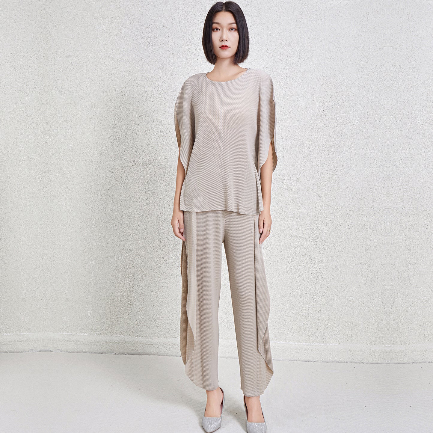 Ensemble Minimaliste Femme – Noir Élégant Plissé | Style Japonais Haute Qualité