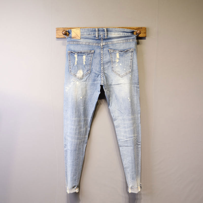 Jean slim homme délavé bleu clair, effet destroy et coupe ajustée