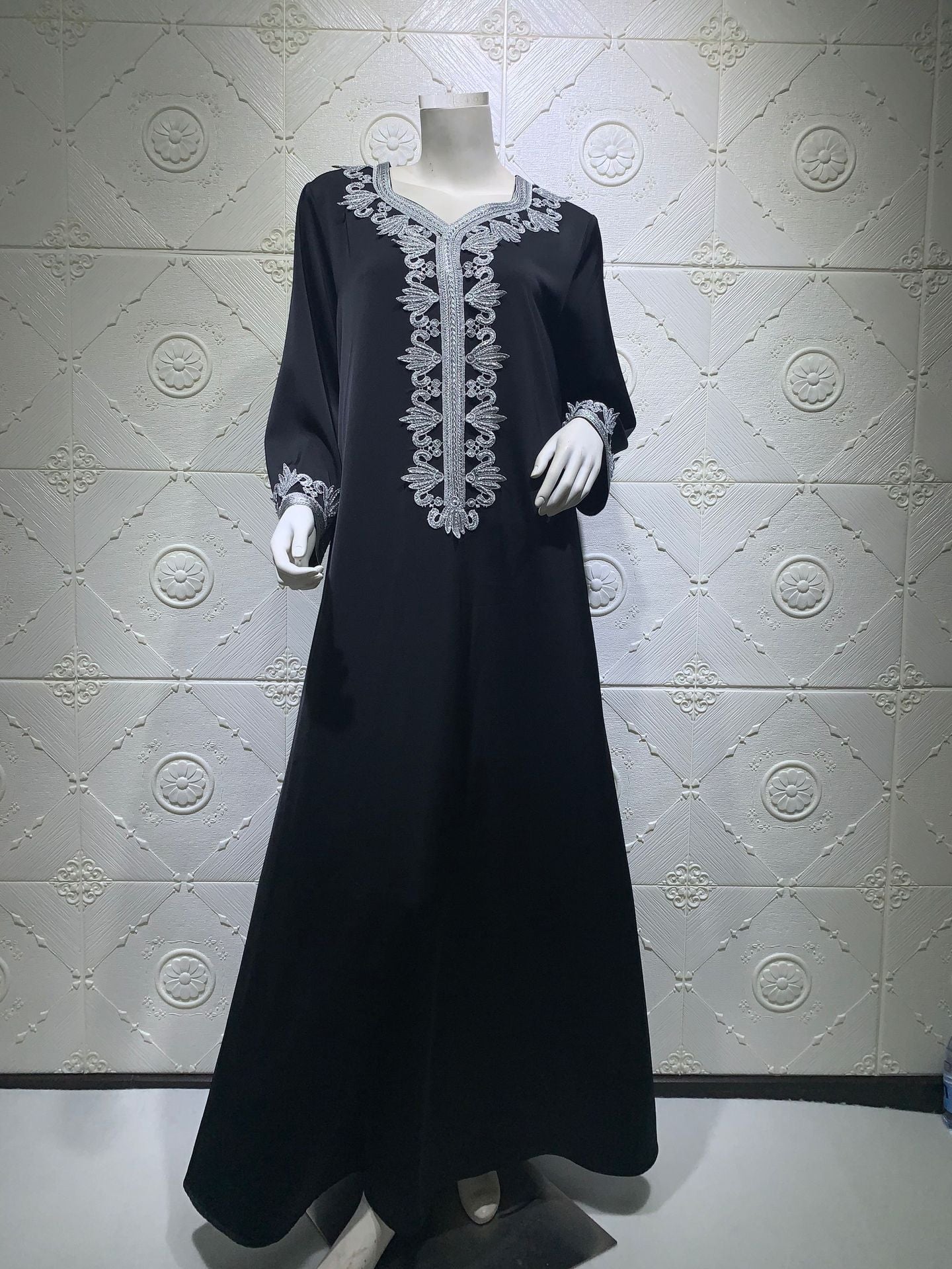 Caftan Bordeaux Classique – Broderie Dorée Manuelle