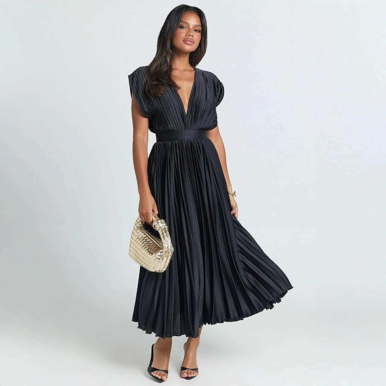Robe Satinée Femme Évasée Plissée – Col V Profond Élégant – Robe Chic de Soirée