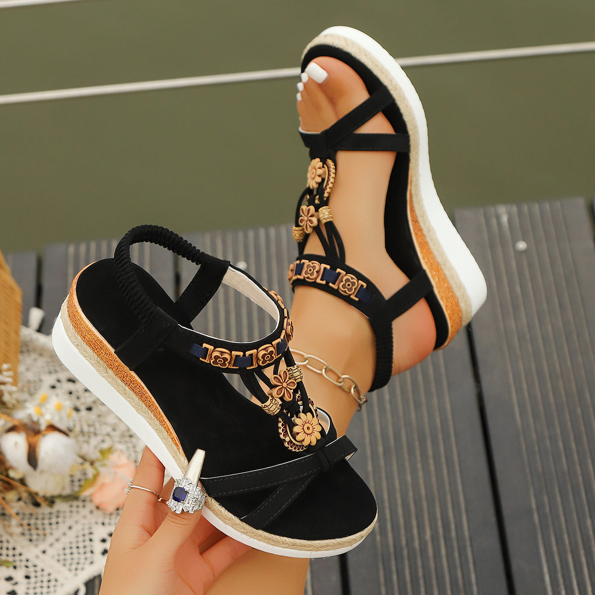 Sandales plateformes chic – Confort + hauteur + détails dorés