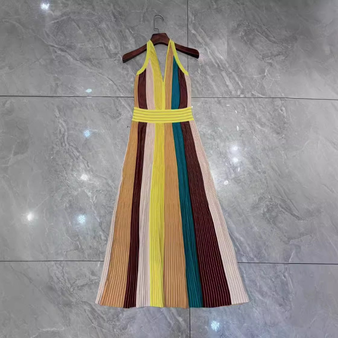 Robe Plissée Haute Couture “Élégance Crème” – Finition Premium & Confort Absolu