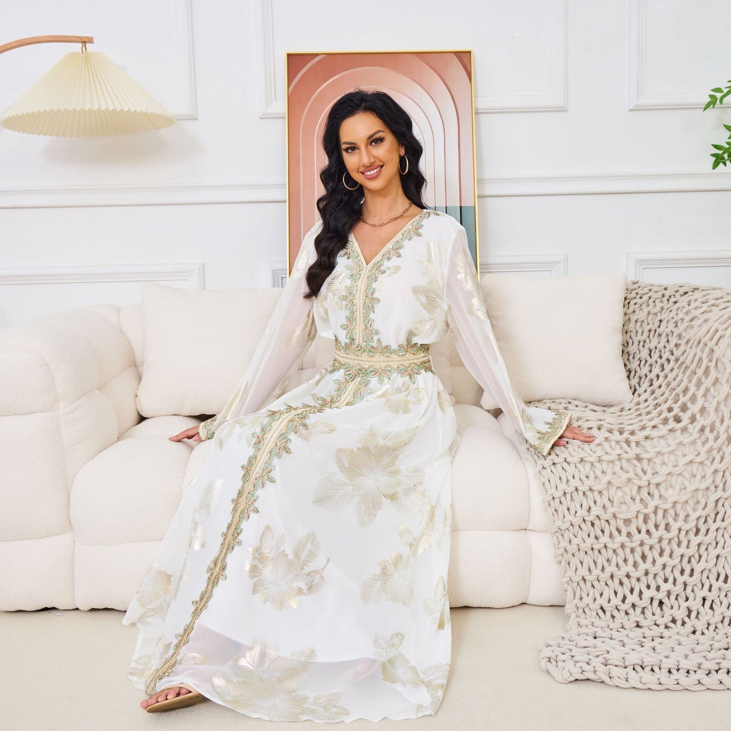 Caftan Blanc Brodé Doré – Élégance Orientale Luxe