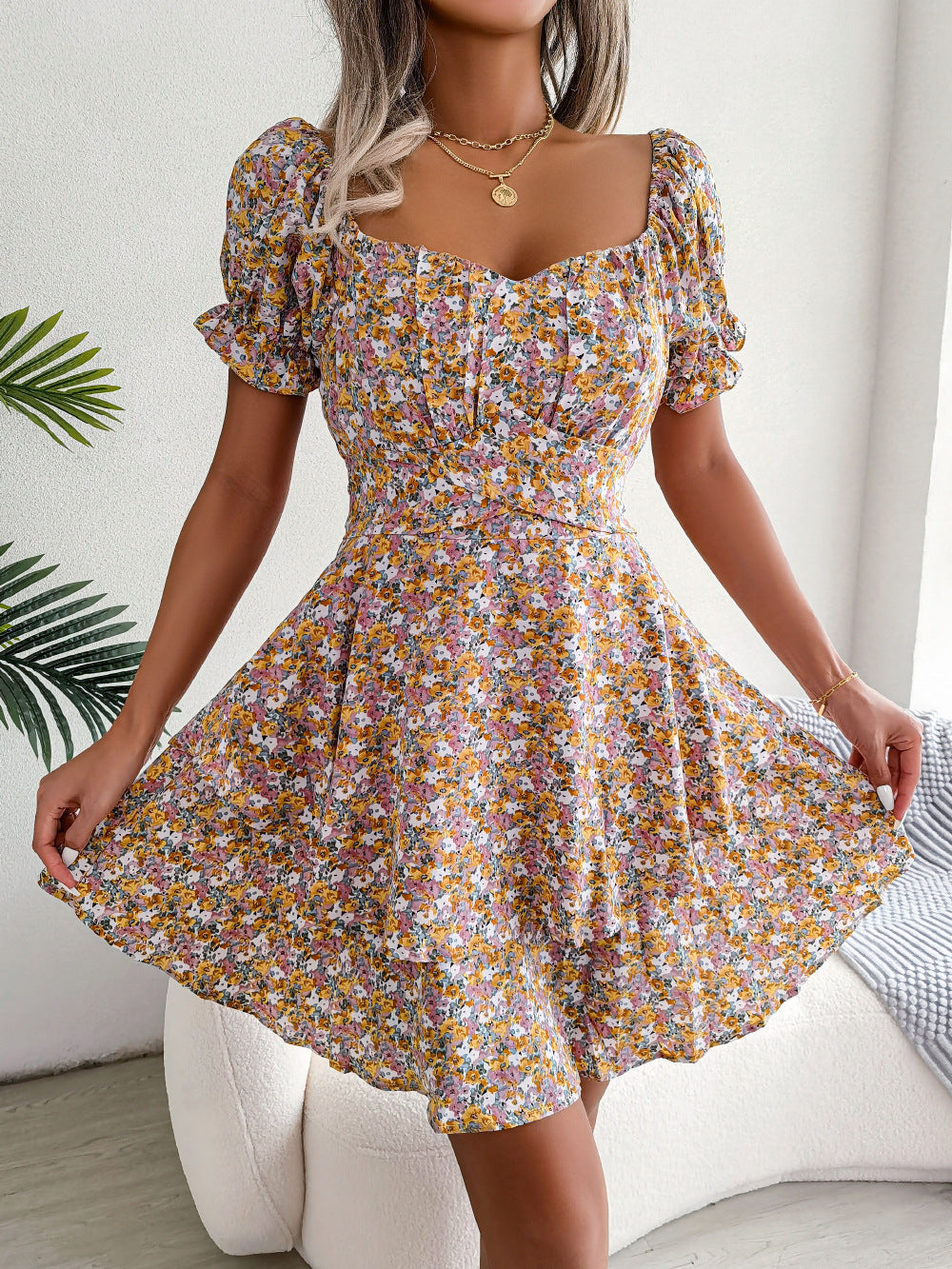 Robe Courte Fleurie – Élégance & Confort pour l’Été