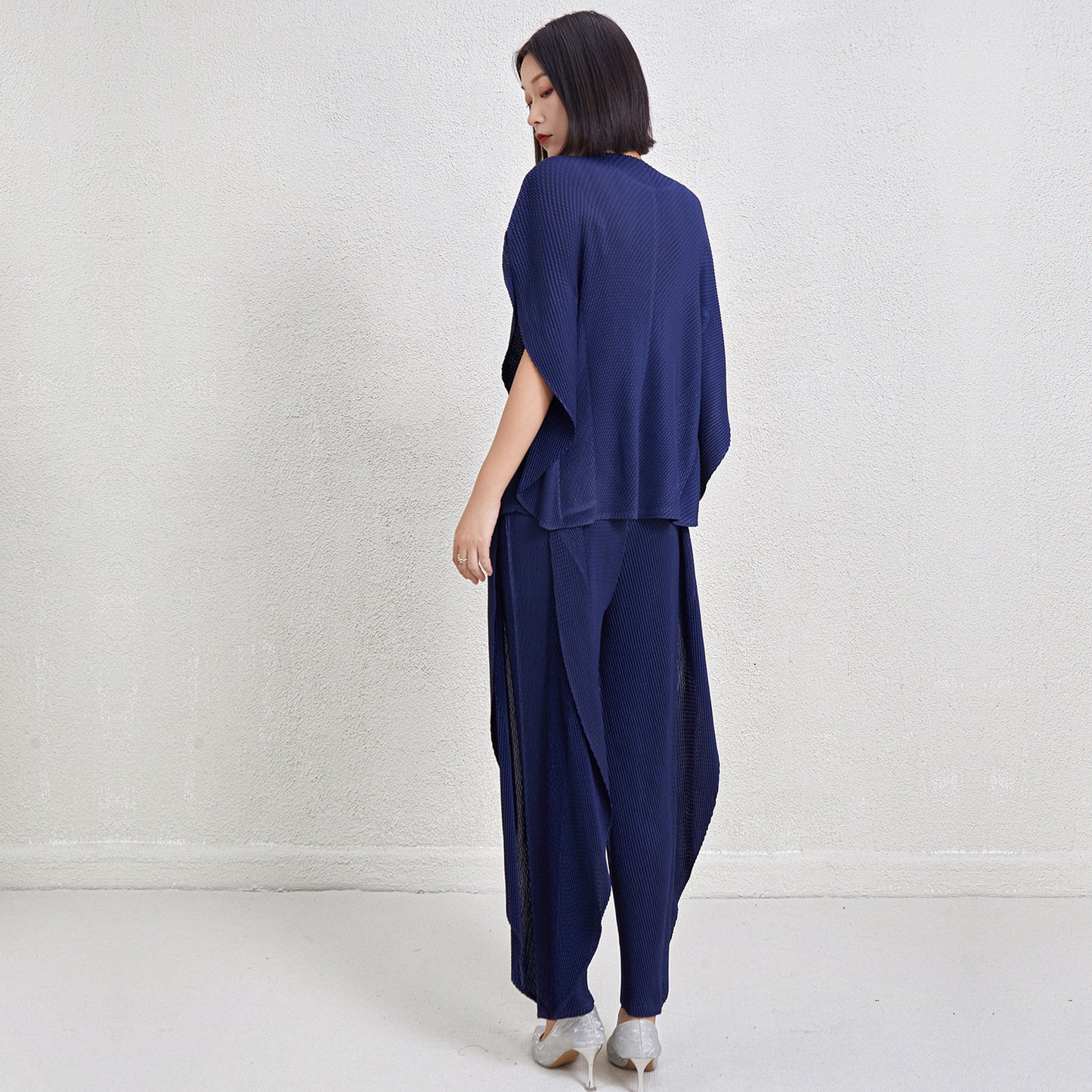 Ensemble Minimaliste Femme – Noir Élégant Plissé | Style Japonais Haute Qualité