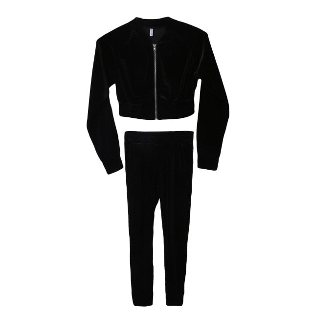 Style & confort réunis dans un seul look. Cet ensemble tendance en velours diamant est parfait pour un outfit cosy mais affirmé.