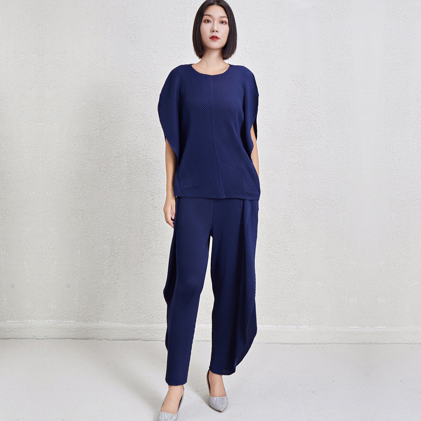 Ensemble Minimaliste Femme – Noir Élégant Plissé | Style Japonais Haute Qualité