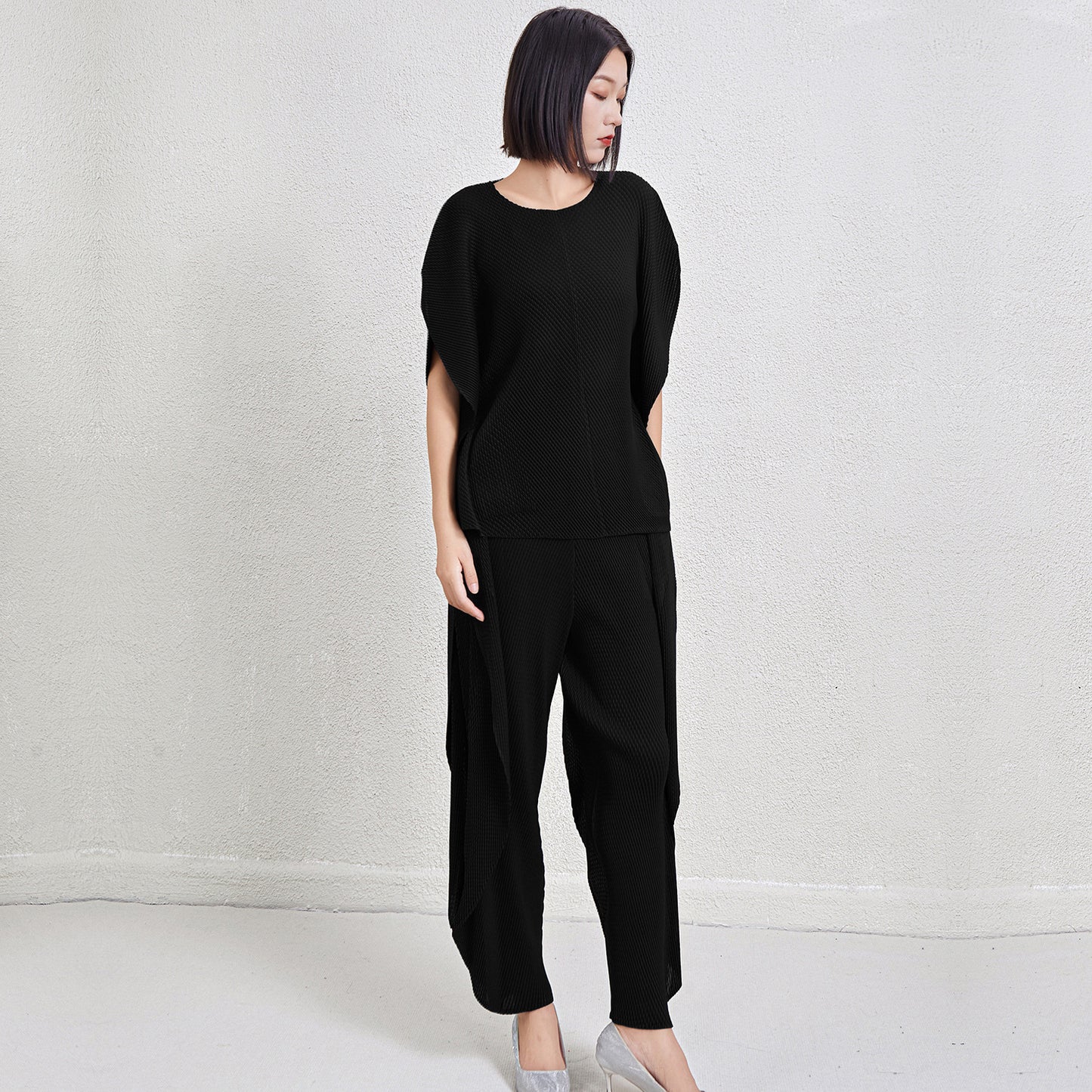 Ensemble Minimaliste Femme – Noir Élégant Plissé | Style Japonais Haute Qualité