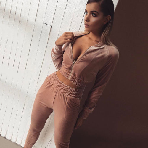 Style & confort réunis dans un seul look. Cet ensemble tendance en velours diamant est parfait pour un outfit cosy mais affirmé.
