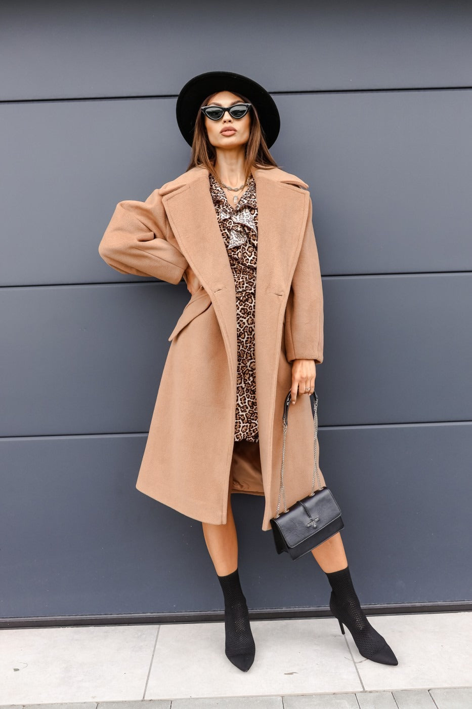 Manteau Long Femme Élégance Parisienne – Coupe Droite Oversize  L’incontournable chic de la saison automne/hiver, en édition premium