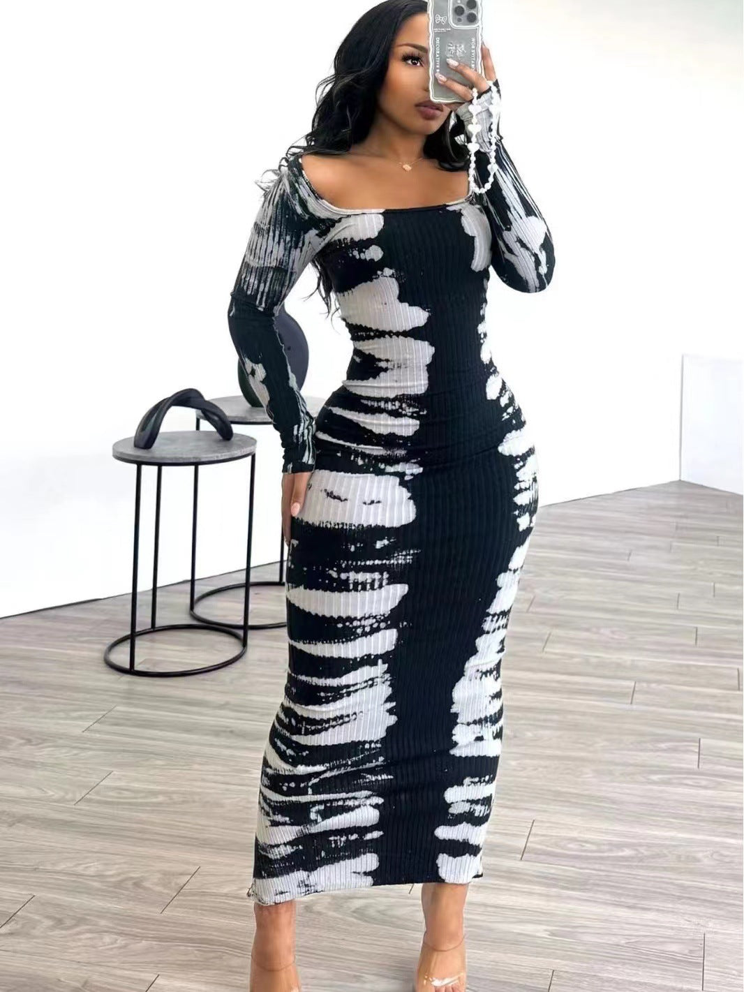 Robe droite maxi – Imprimé contrasté, col carré & manches longues | Casual chic 2025