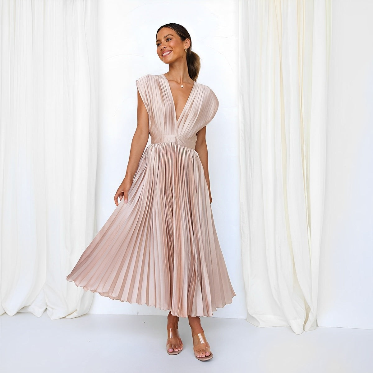 Robe Satinée Femme Évasée Plissée – Col V Profond Élégant – Robe Chic de Soirée